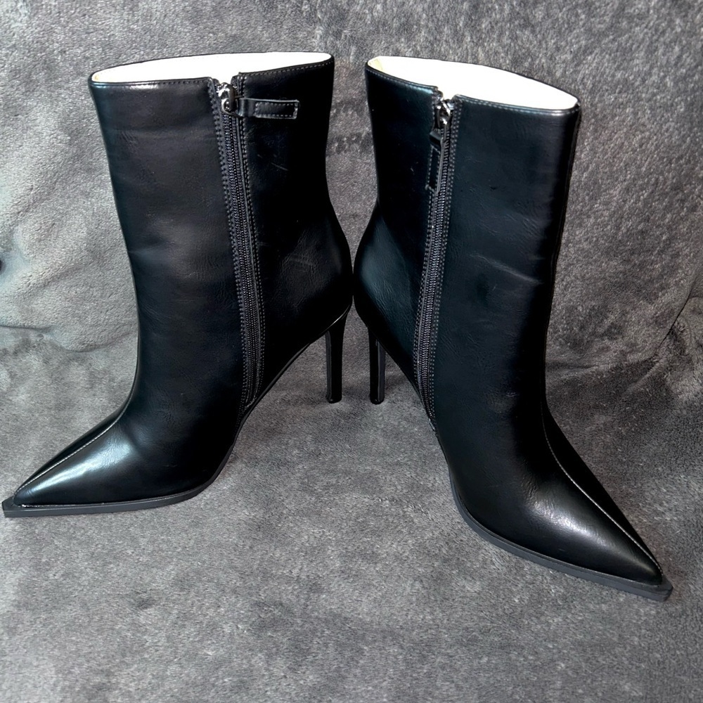 NWOT Journee Collection Size 9.5 Black Side Zip Pointed Toe Bootie Heels - Picture 1 of 6